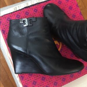 Black Ankle Booties-Tory Burch New Tumbled Vitello